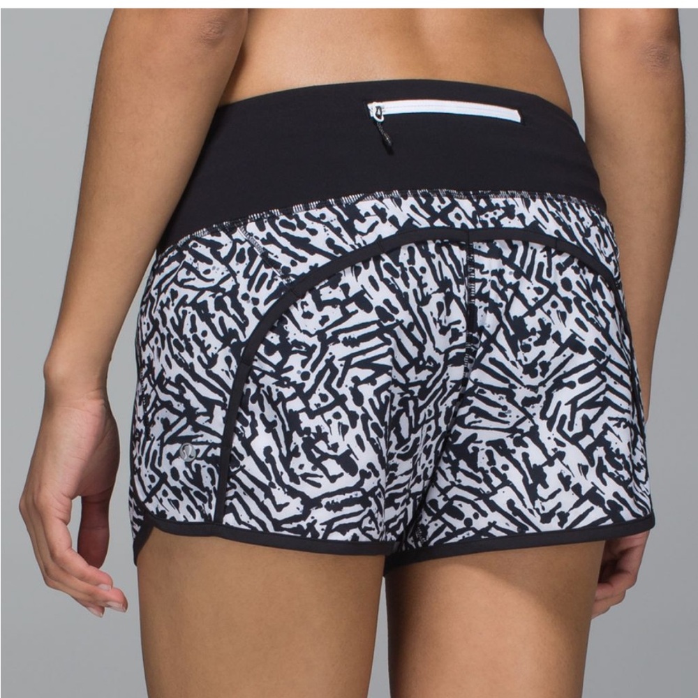 Lululemon Run Times Shorts Brushed Animal White Black print women's 6 athletic